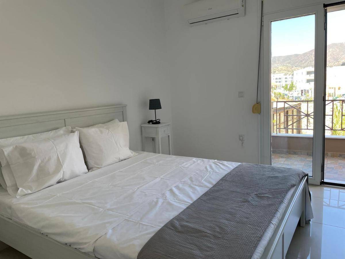 Locals Apartment Karpathos Bagian luar foto